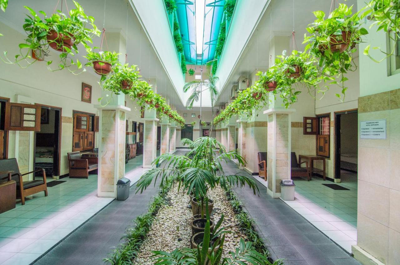 Hotel Keprabon Solo Exterior foto
